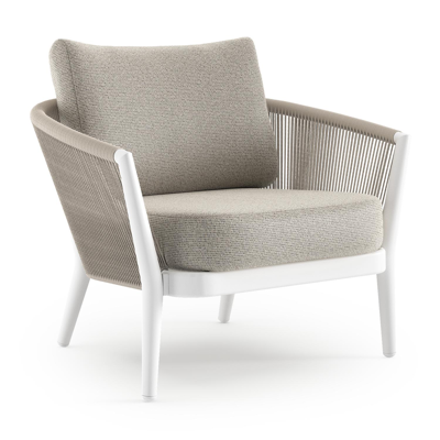 Fauteuil de jardin Orso en aluminium blanc en corde ronde tissée verticalement beige et coussins en all weather solica Firenze Sand