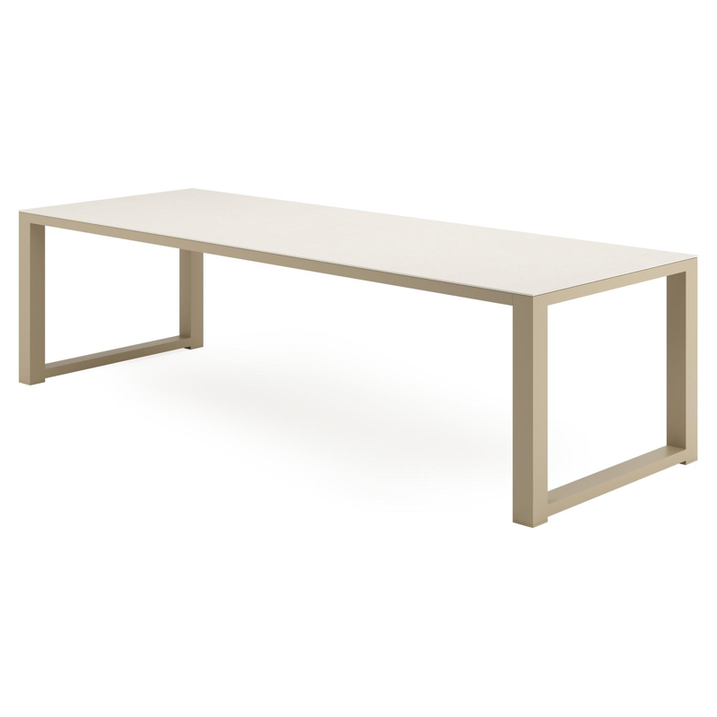 Livo tuinset in beige aluminium en crema minerale sintered stone met 6 stapelbare Madura tuinstoelen