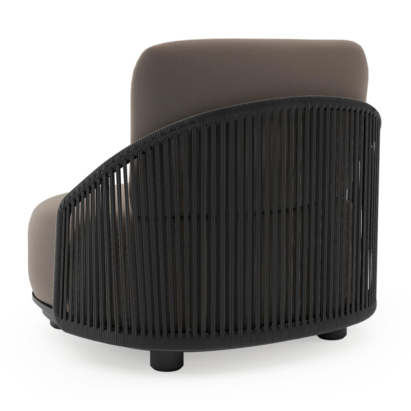 Fauteuil de jardin Vadelo en aluminium noir et corde ronde tissée verticalement noir et coussins en all weather sunbrella® luxe natte nature grey