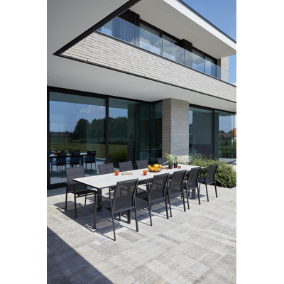 table de jardin extensible Ceramo en aluminium noir avec plateau de table en céramique pleine - L 220 x l 106 cm