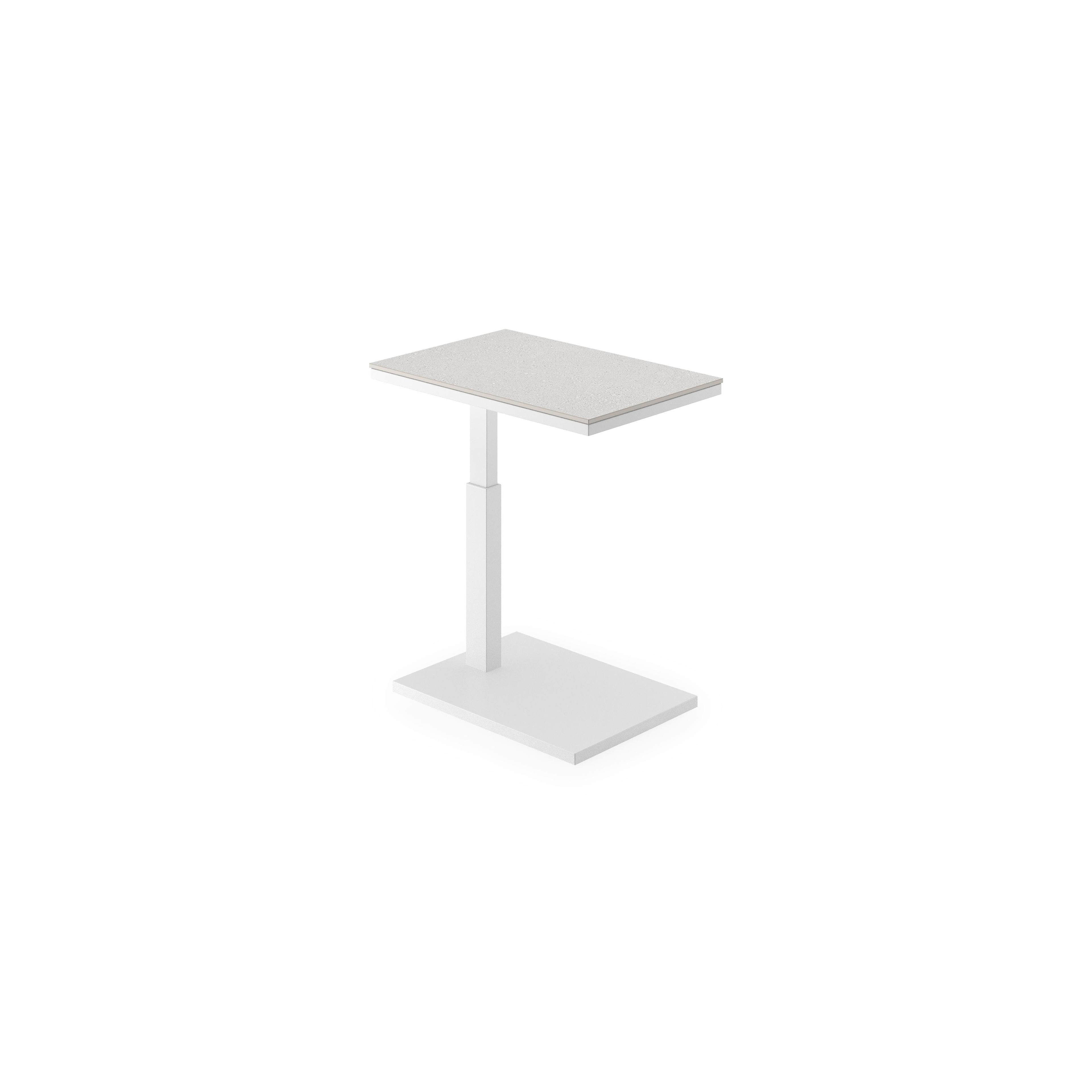 Talana bijzettafel in wit aluminium en grijs volkeramiek - L 60 x B 40 x H 47/67,50