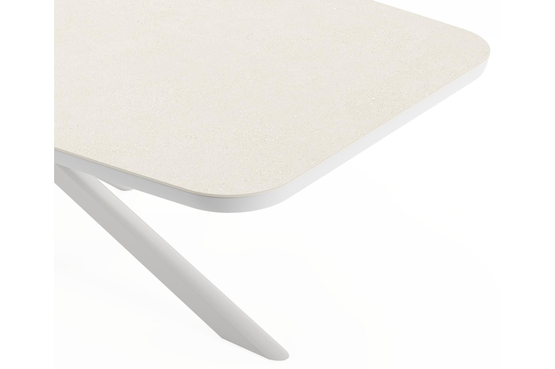 Pamplona bootvormige tuinset in wit aluminium en sintered stone crema minerale met 6 Matera tuinstoelen