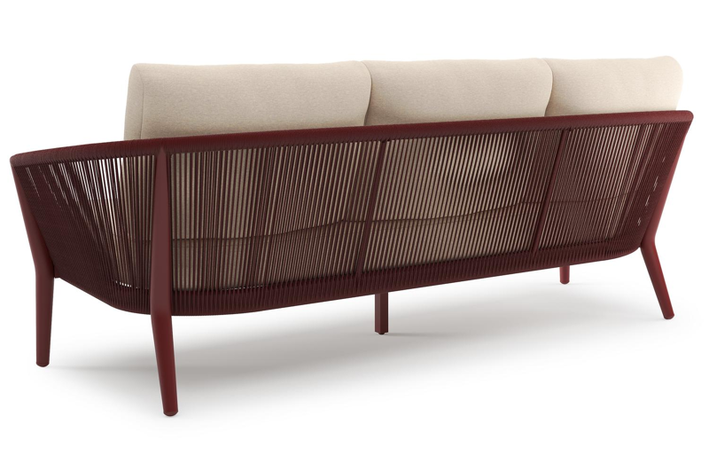 Orso loungeset in ruby aluminium en ruby verticaal geweven ronde rope met Heritage Papyrus all weather sunbrella® luxe kussen