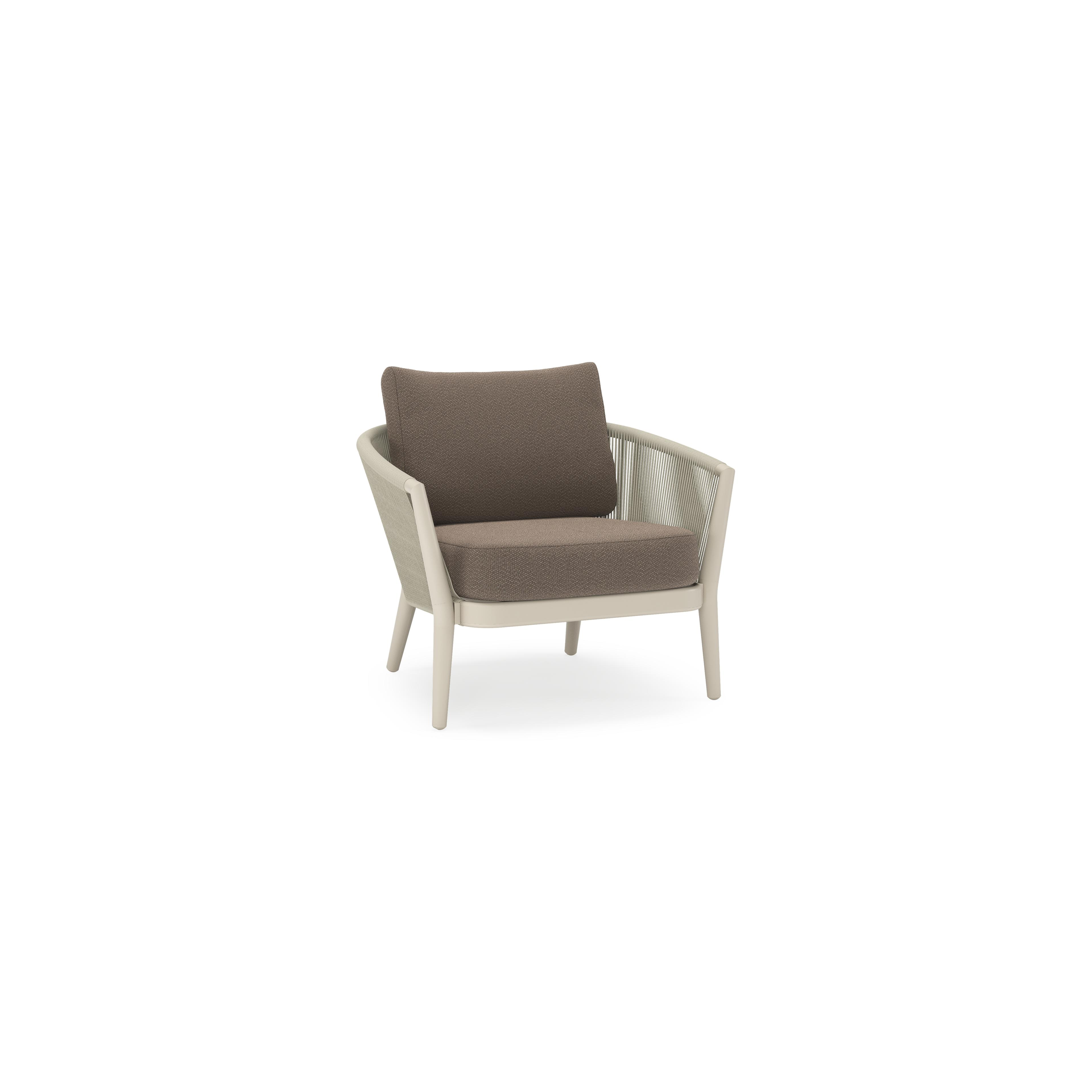 Orso loungestoel in beige aluminium en beige verticaal geweven ronde rope met Lopi Coconut all weather sunbrella® luxe kussen