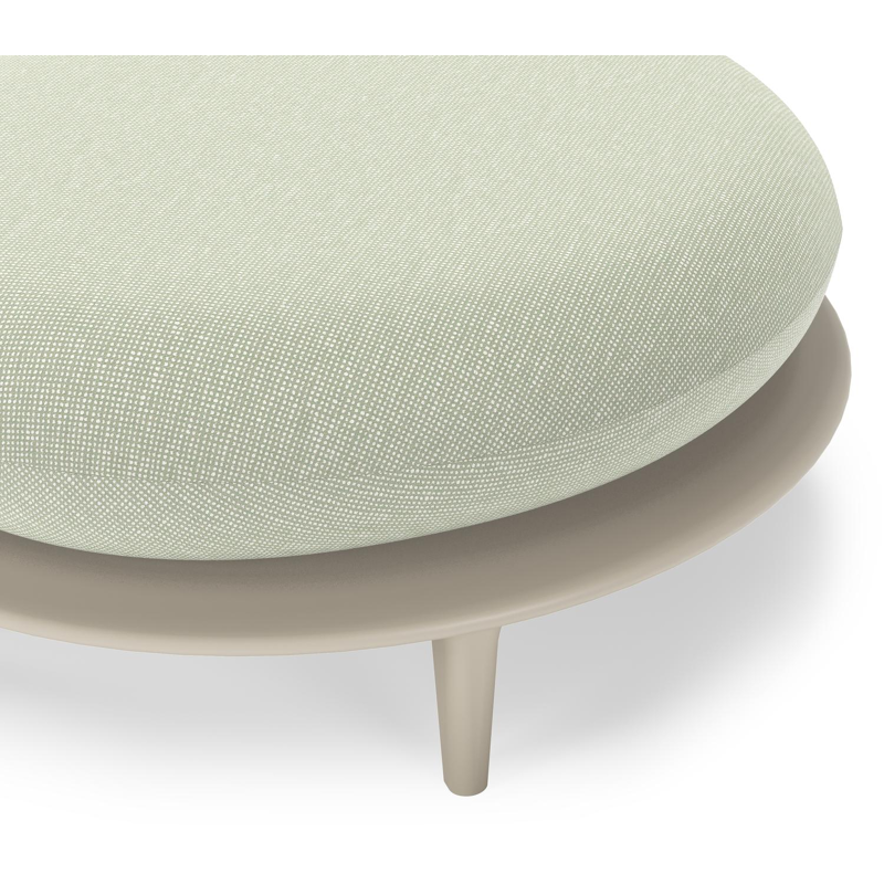 Bomero poef in beige aluminium met slow spirea all weather sunbrella® luxe kussen