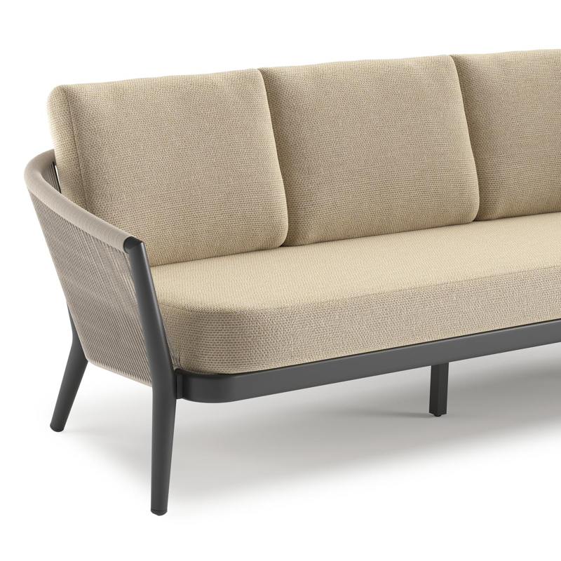 Orso loungeset in zwart aluminium en beige verticaal geweven ronde rope met Althea Camel all weather cosytica kussen