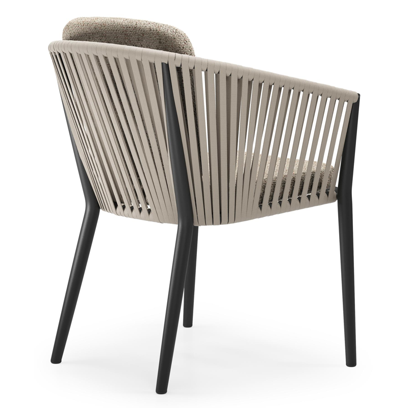 Orso tuinstoel in zwart aluminium en beige verticaal geweven vlakke rope met zitkussen in All Weather Cosytica Bora Jungle