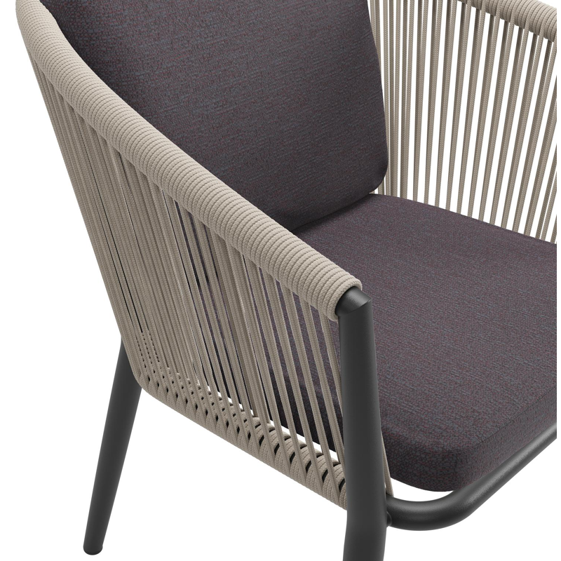 Orso tuinstoel in zwart aluminium en beige verticaal geweven ronde rope met luxe zitkussen in All Weather Sunbrella® Luxe Tundra Red