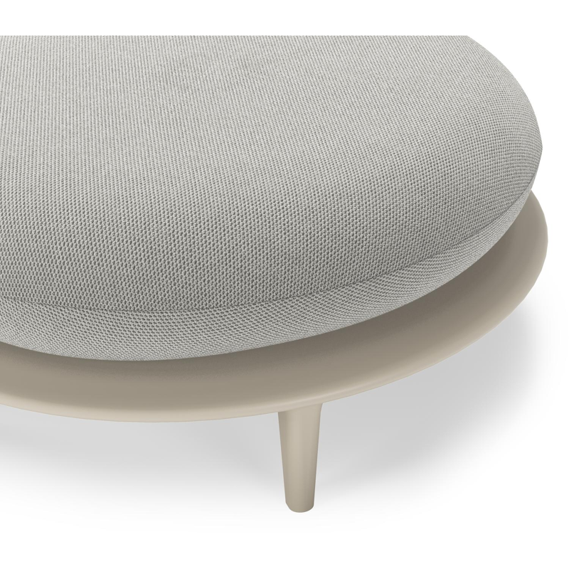 Bomero poef in beige aluminium met lopi ash all weather sunbrella® luxe kussen