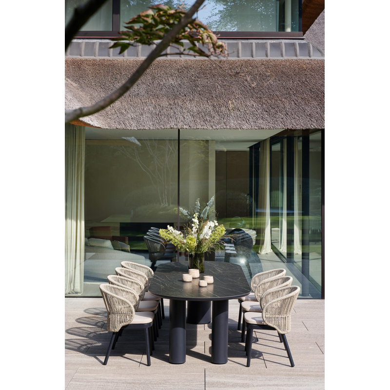 Lugano tuinstoel in zwart aluminium en beige gedraaide ronde wicker