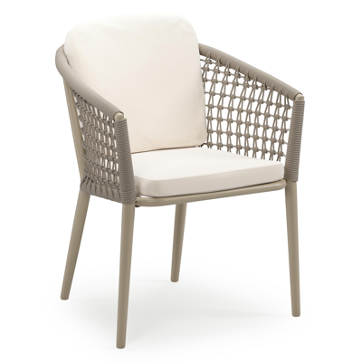 Orso stapelbare tuinstoel in beige aluminium en beige visnet geweven ronde rope met stoelkussen in All Weather Sunbrella® Luxe Lopi Snow