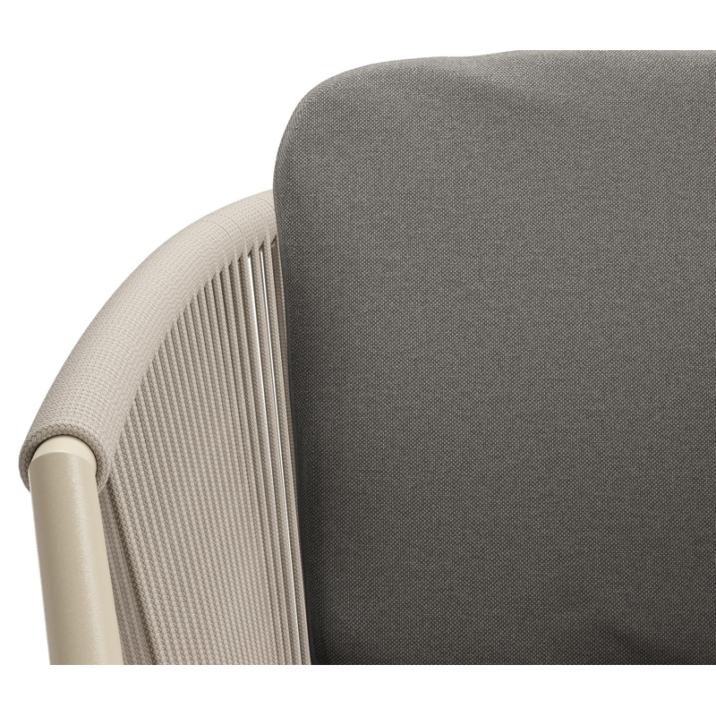 Orso tuinstoel in beige aluminium en beige verticaal geweven ronde rope met luxe zitkussen in All Weather Sunbrella® Luxe Natte Dark Taupe