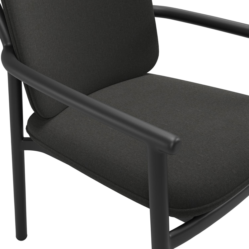 Bono stapelbare tuinstoel in zwart aluminium met stoelkussen in All Weather Sunbrella® Luxe Natte Sooty