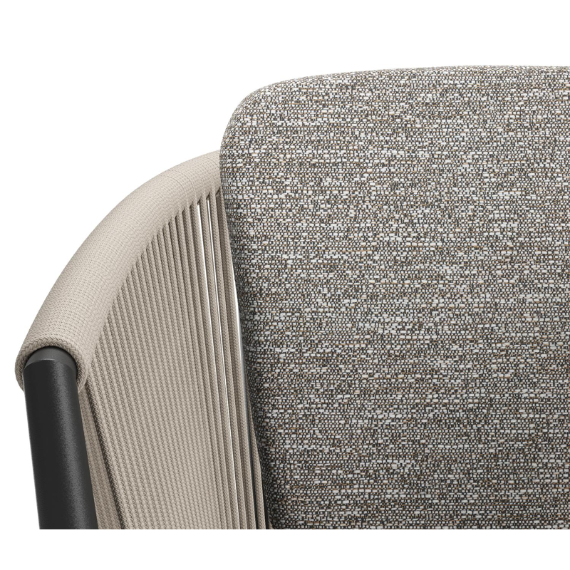 Chaise de jardin Orso en aluminium noir et corde ronde tissée verticalement beige avec coussin en All Weather Sunbrella® Luxe Tundra Pepper