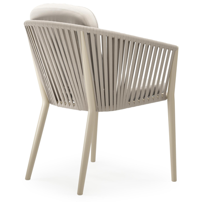 Orso tuinstoel in beige aluminium en beige verticaal geweven vlakke rope met luxe zitkussen in All Weather Sunbrella® Luxe Lopi Snow