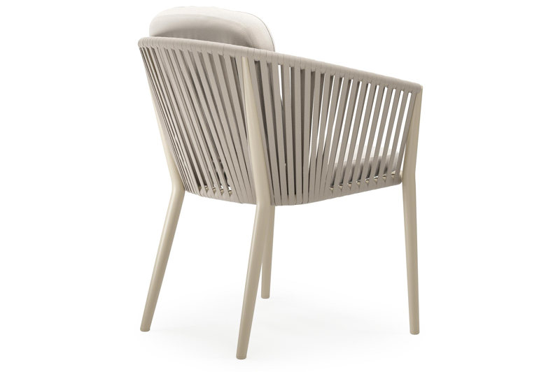 Orso tuinstoel in beige aluminium en beige verticaal geweven vlakke rope met luxe zitkussen in All Weather Sunbrella® Luxe Lopi Snow