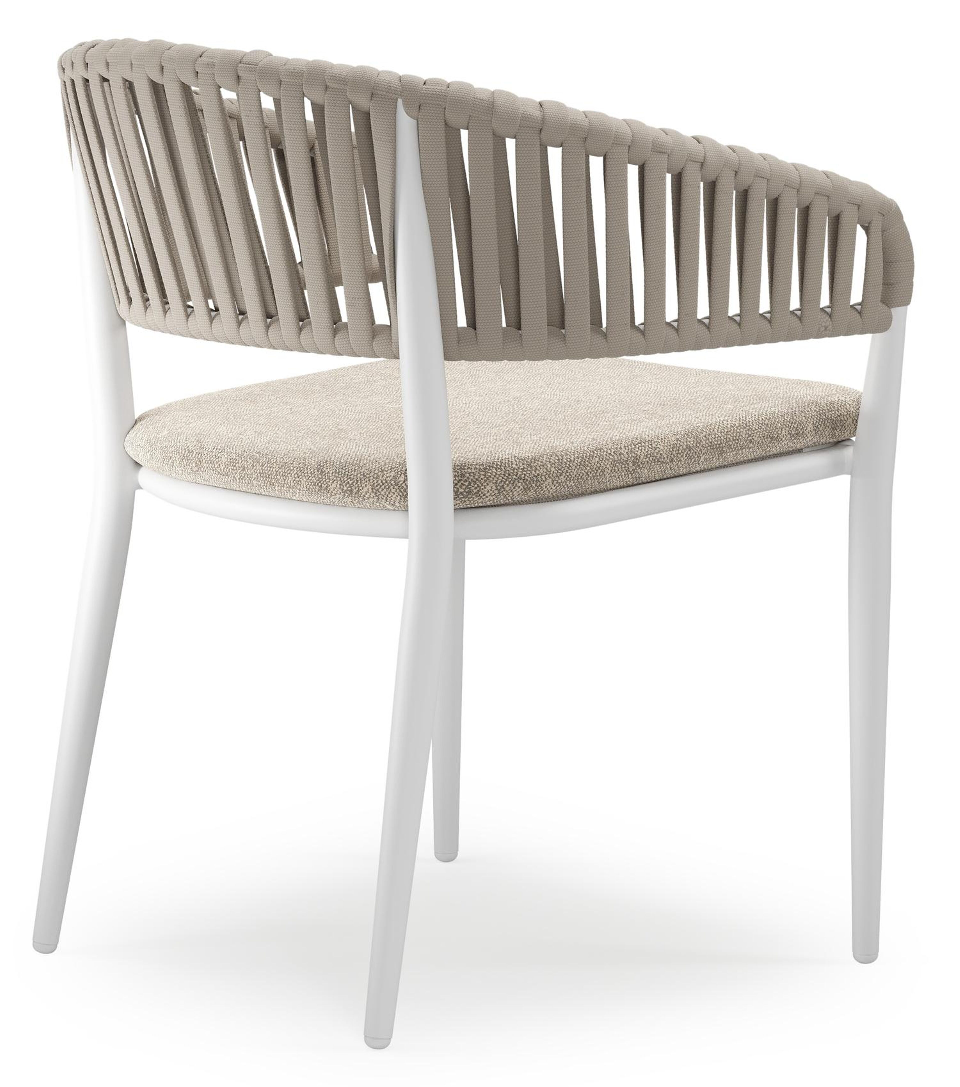 Tolfa stapelbare tuinstoel in wit aluminium en beige verticaal geweven luxe vlakke brede rope met stoelkussen in All Weather Sunbrella® Luxe Chartres Pewter