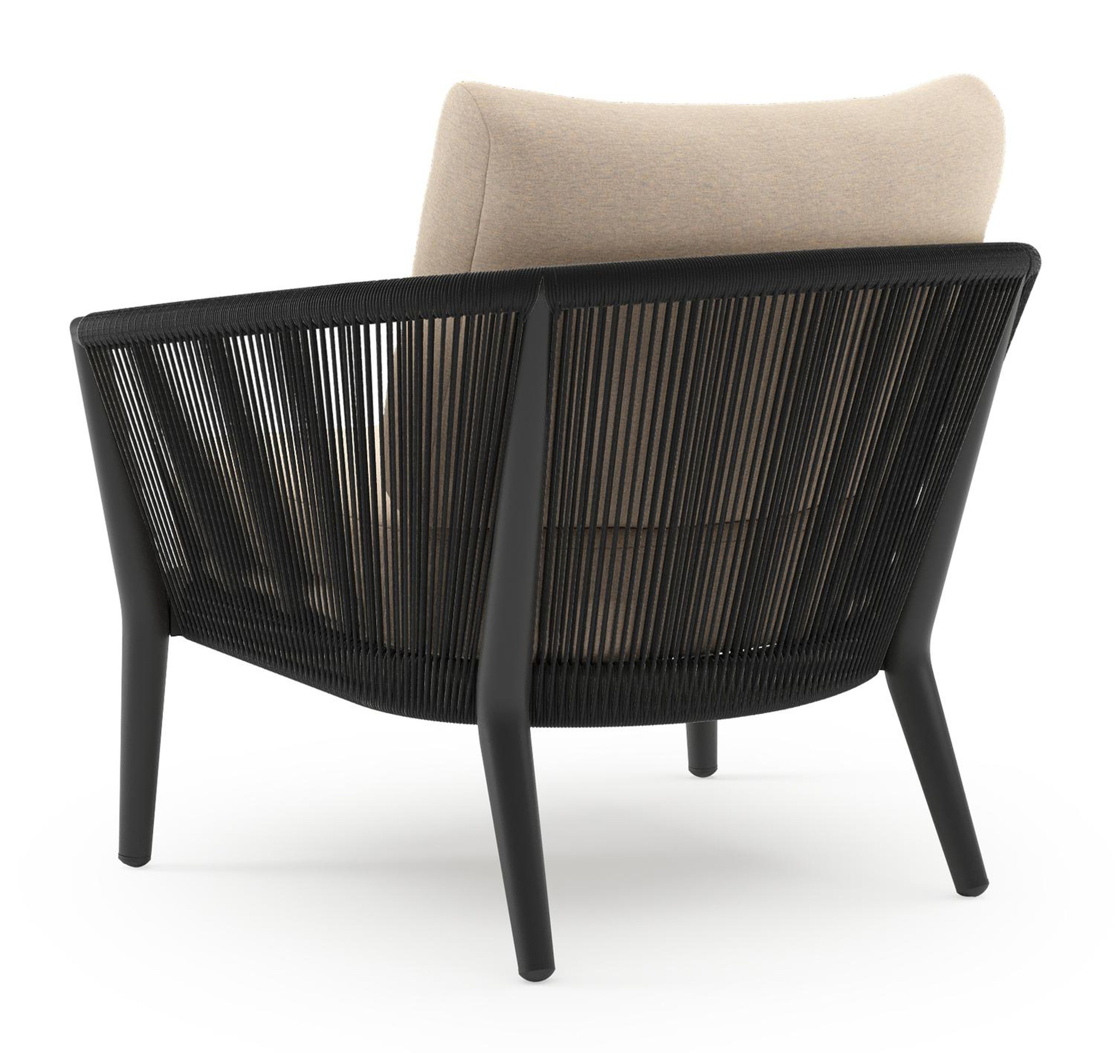 Orso loungestoel in zwart aluminium en zwart verticaal geweven ronde rope met Heritage Papyrus all weather sunbrella® luxe kussen