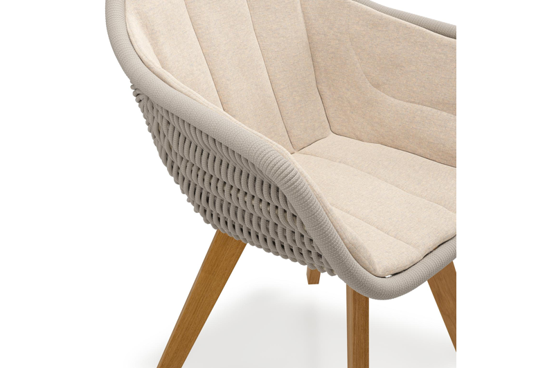 Pagino tuinstoel in teak en beige ronde wicker met kussen in heritage papyrus all weather sunbrella® luxe