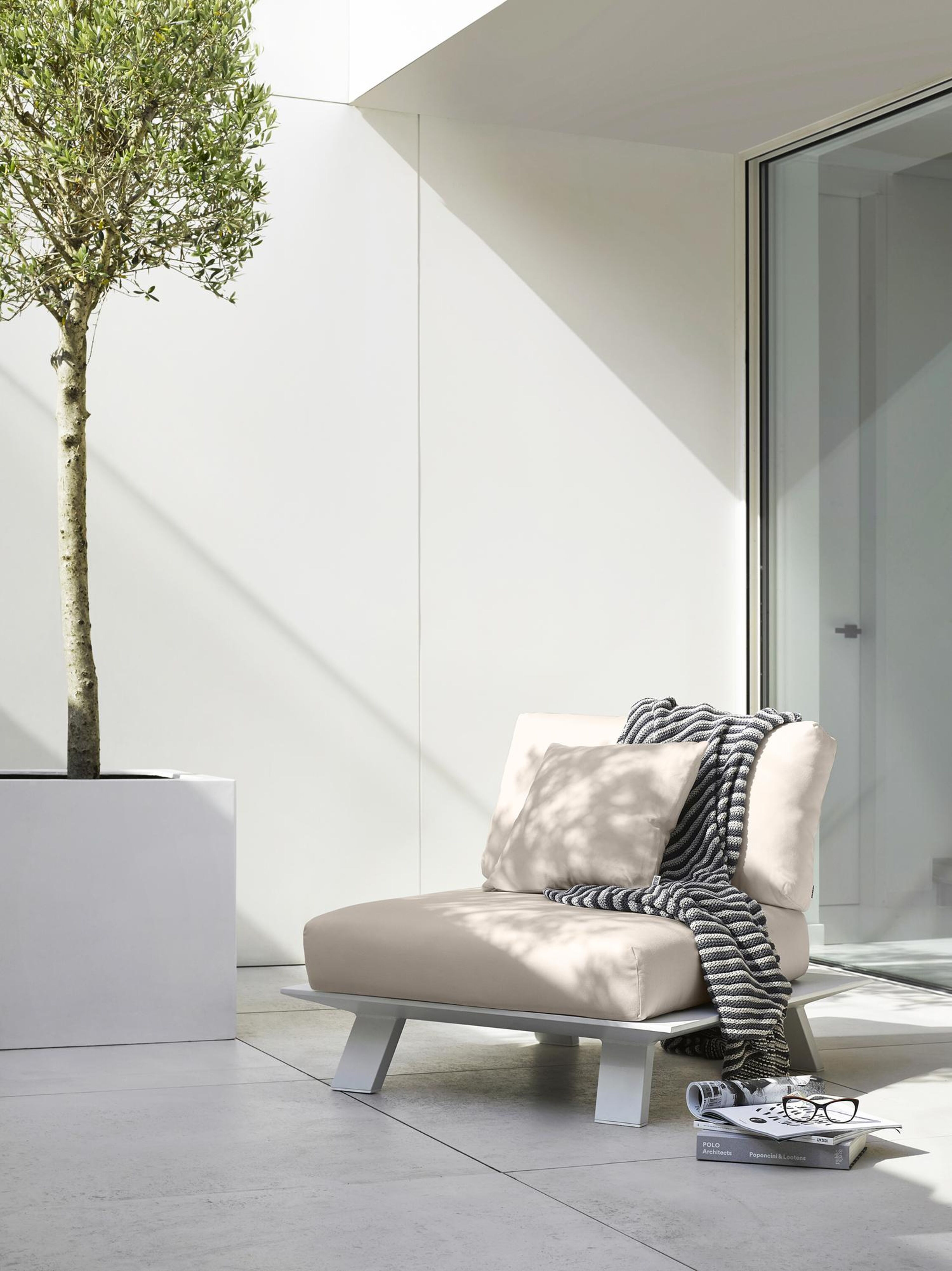 Fauteuil de jardin Cesano 1-pl en aluminium blanc avec coussin en all weather sunbrella® luxe natte white
