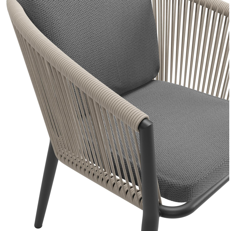 Orso tuinstoel in zwart aluminium en beige verticaal geweven ronde rope met luxe zitkussen in All Weather Sunbrella® Luxe Lopi Shadow
