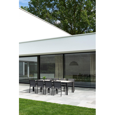 Madura tuinset in zwart aluminium en grijs keramische tegels tafelblad met 8 stapelbare Bareto tuinstoelen