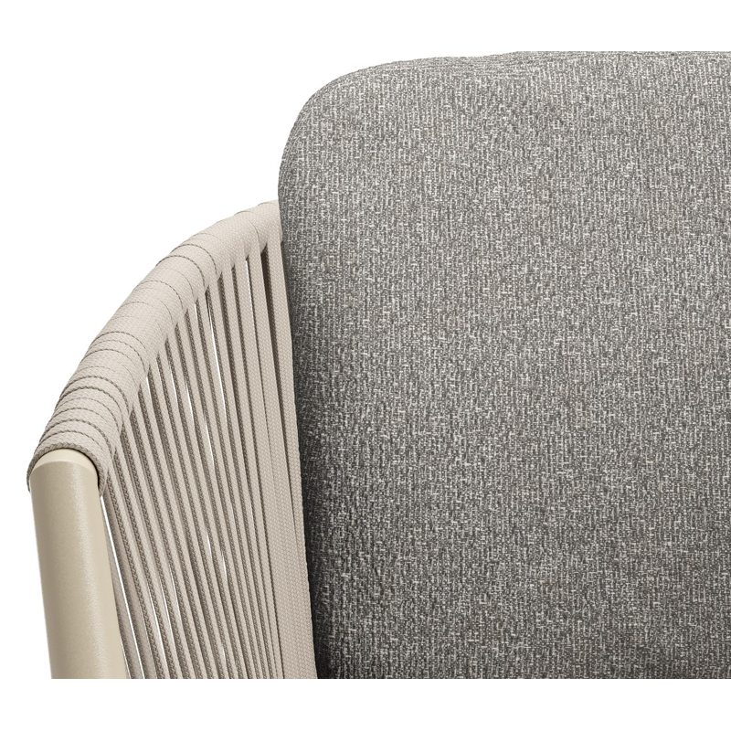 Chaise de jardin Orso en aluminium beige et corde plate tissée verticalement beige avec coussin luxe en All Weather Sunbrella® Luxe Tundra Charcoal