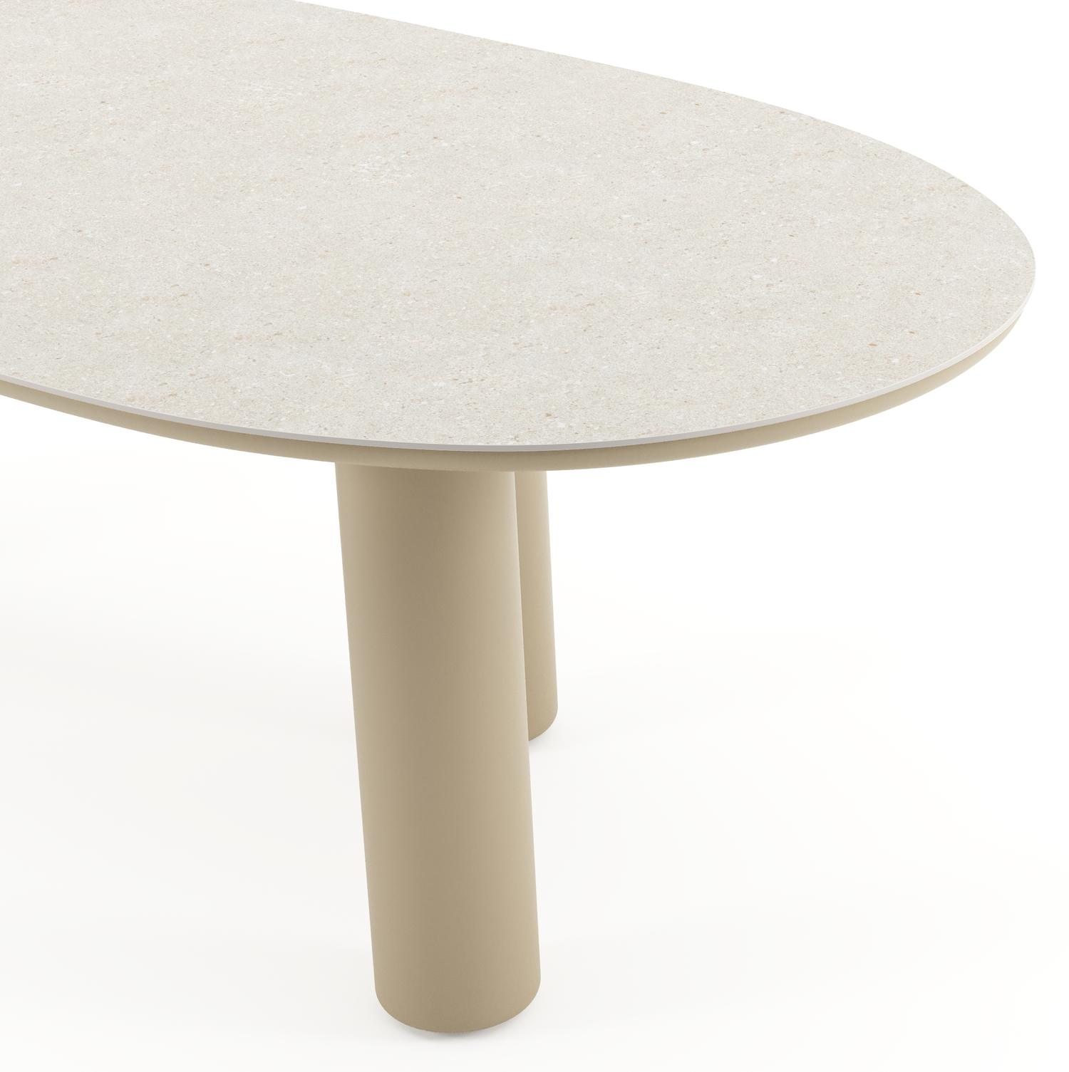 Table de jardin Amico organique en aluminium beige et céramique pleine Shilin - Lg. 240 x Lrg. 110 x Haut. 73.5 cm