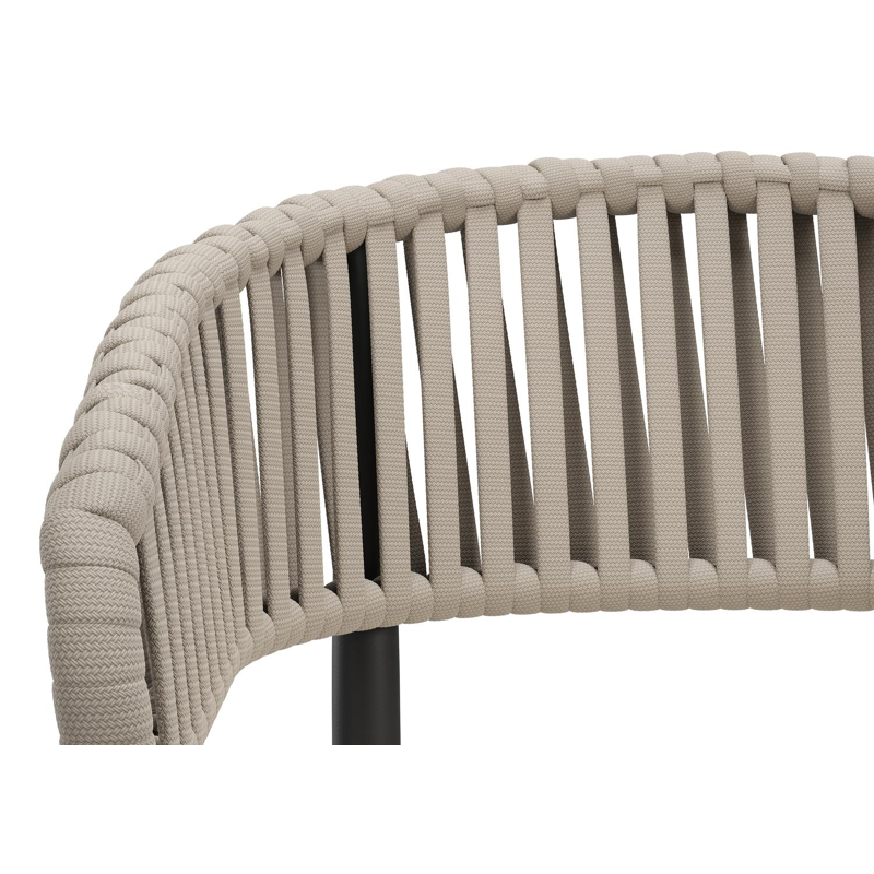 Tolfa stapelbare tuinstoel in zwart aluminium en beige verticaal geweven luxe vlakke brede rope met stoelkussen in All Weather Sunbrella® Luxe Natte White