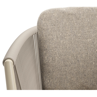 Orso tuinstoel in beige aluminium en beige verticaal geweven ronde rope met luxe zitkussen in All Weather Sunbrella® Luxe Chartres Pewter