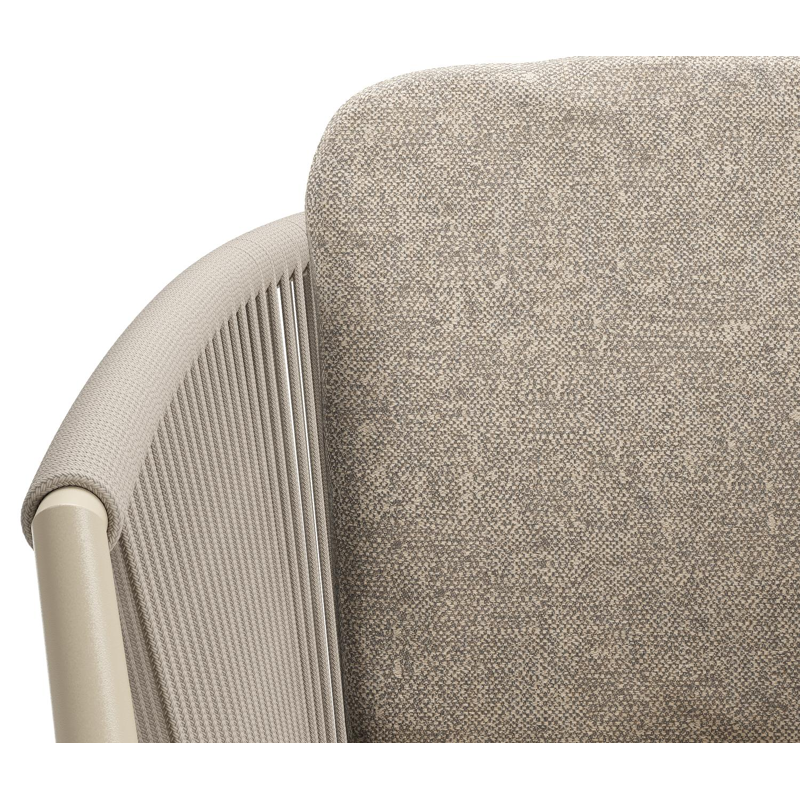 Orso tuinstoel in beige aluminium en beige verticaal geweven ronde rope met luxe zitkussen in All Weather Sunbrella® Luxe Chartres Pewter