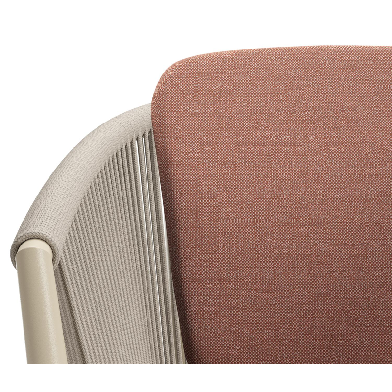 Orso tuinstoel in beige aluminium en beige verticaal geweven ronde rope met zitkussen in All Weather Sunbrella® Luxe Savane Rust