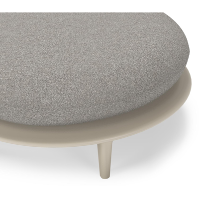 Bomero poef in beige aluminium met tundra charcoal all weather sunbrella® luxe kussen