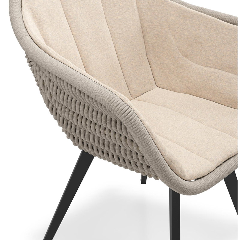 Pagino tuinstoel in zwart aluminium en beige verticaal geweven ronde rope met zitkussen in All Weather Sunbrella® Luxe Heritage Papyrus