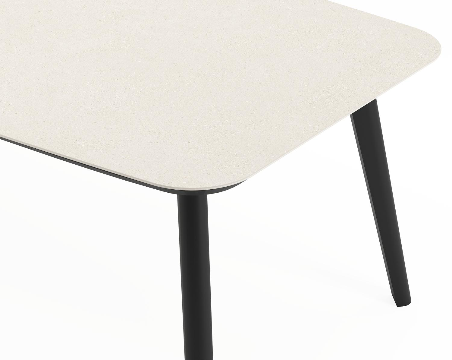 Mosa tuinset in zwart aluminium en crema minerale sintered stone met 6 Gerona tuinstoelen