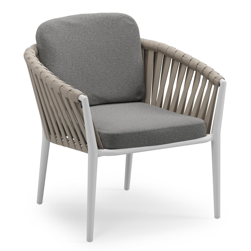 Orso low dining tuinstoel in wit aluminium en beige verticaal geweven luxe vlakke brede rope met stoelkussen in All Weather Sunbrella® Luxe Heritage Slate