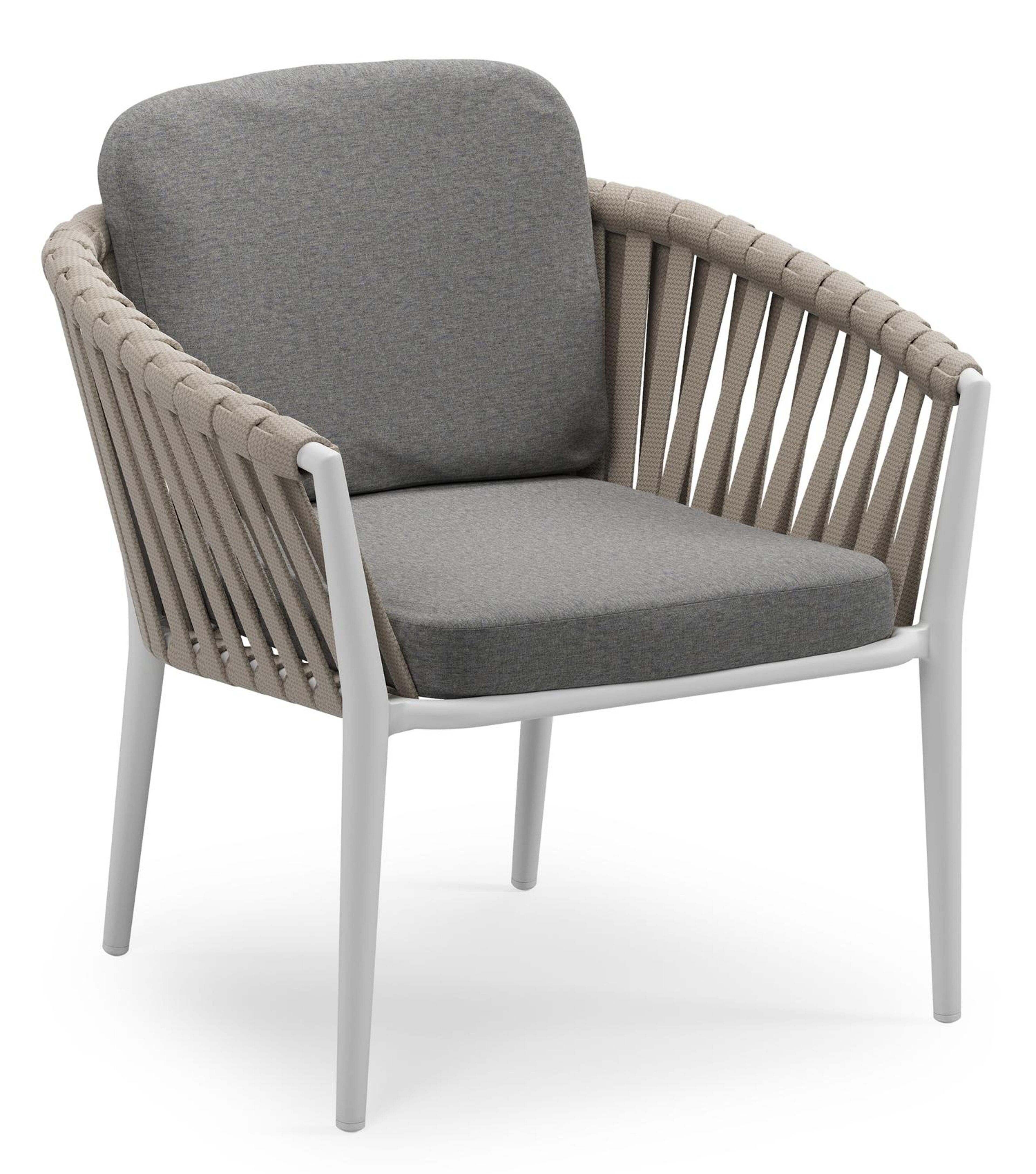 Orso low dining tuinstoel in wit aluminium en beige verticaal geweven luxe vlakke brede rope met stoelkussen in All Weather Sunbrella® Luxe Heritage Slate