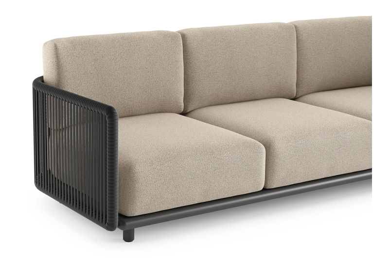 Organo loungehoek in zwart aluminium en zwart verticaal geweven luxe vlakke rope met marbella beige All Weather Cosytica kussens