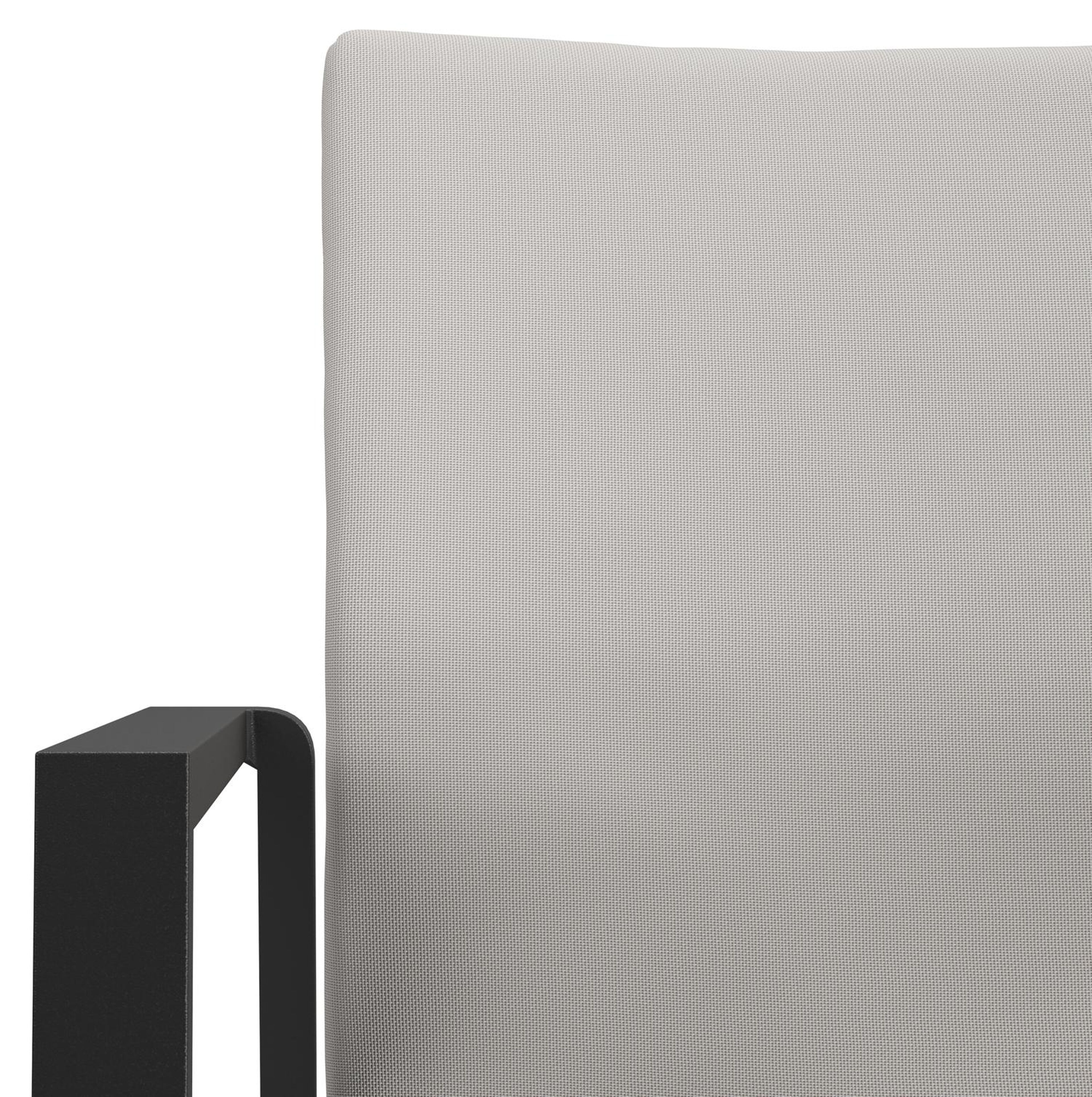 Madura tuinset in zwart aluminium en travertin keramische tegels tafelblad met 6 stapelbare Madura tuinstoelen