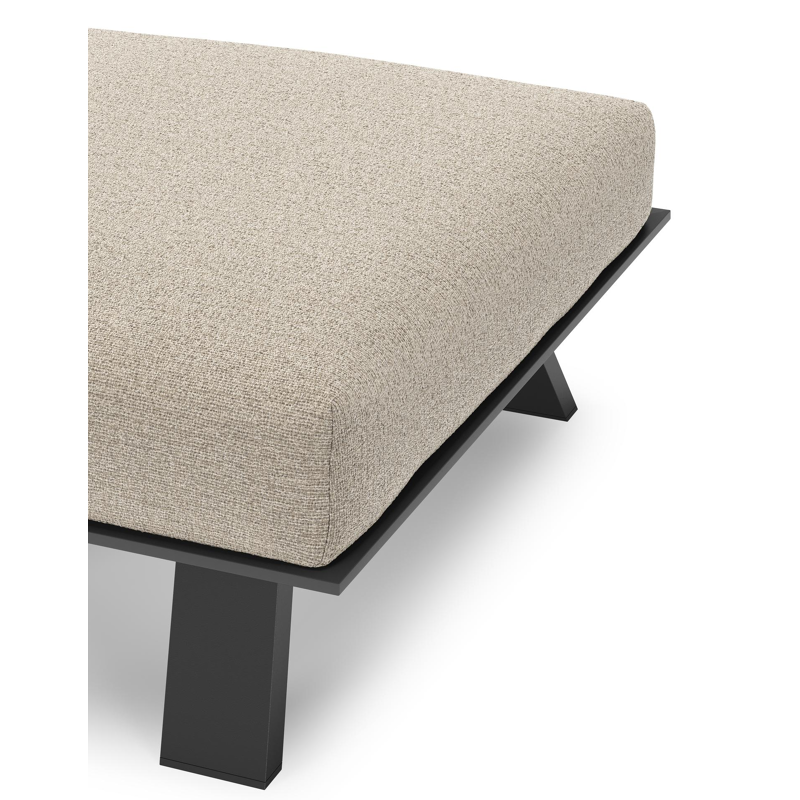 Cesano poef in zwart aluminium met catania sand all weather Cosytica kussen