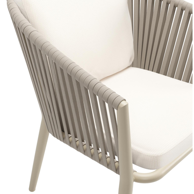 Orso tuinstoel in beige aluminium en beige verticaal geweven vlakke rope met luxe zitkussen in All Weather Sunbrella® Luxe Lopi Snow
