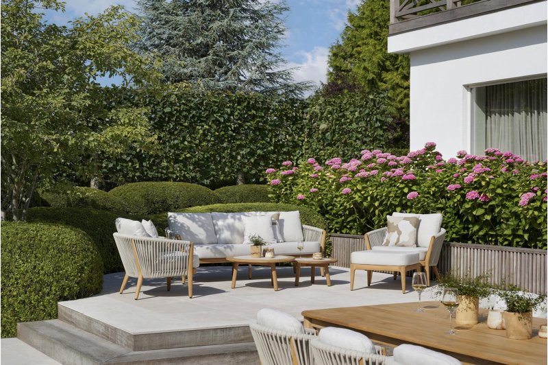 Orso loungebank in teak en beige verticaal geweven luxe vlakke rope met Chartres Pewter all weather sunbrella® luxe kussen