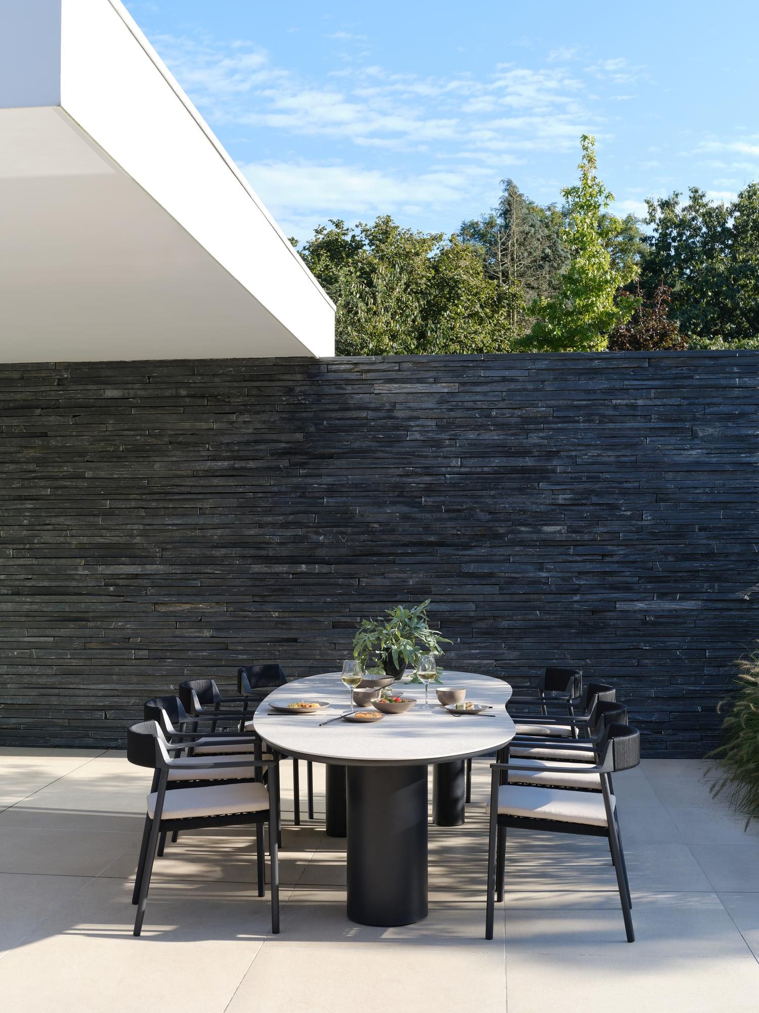 Fiordo tuinstoel in zwart aluminium en zwart vierkant geweven ronde rope 