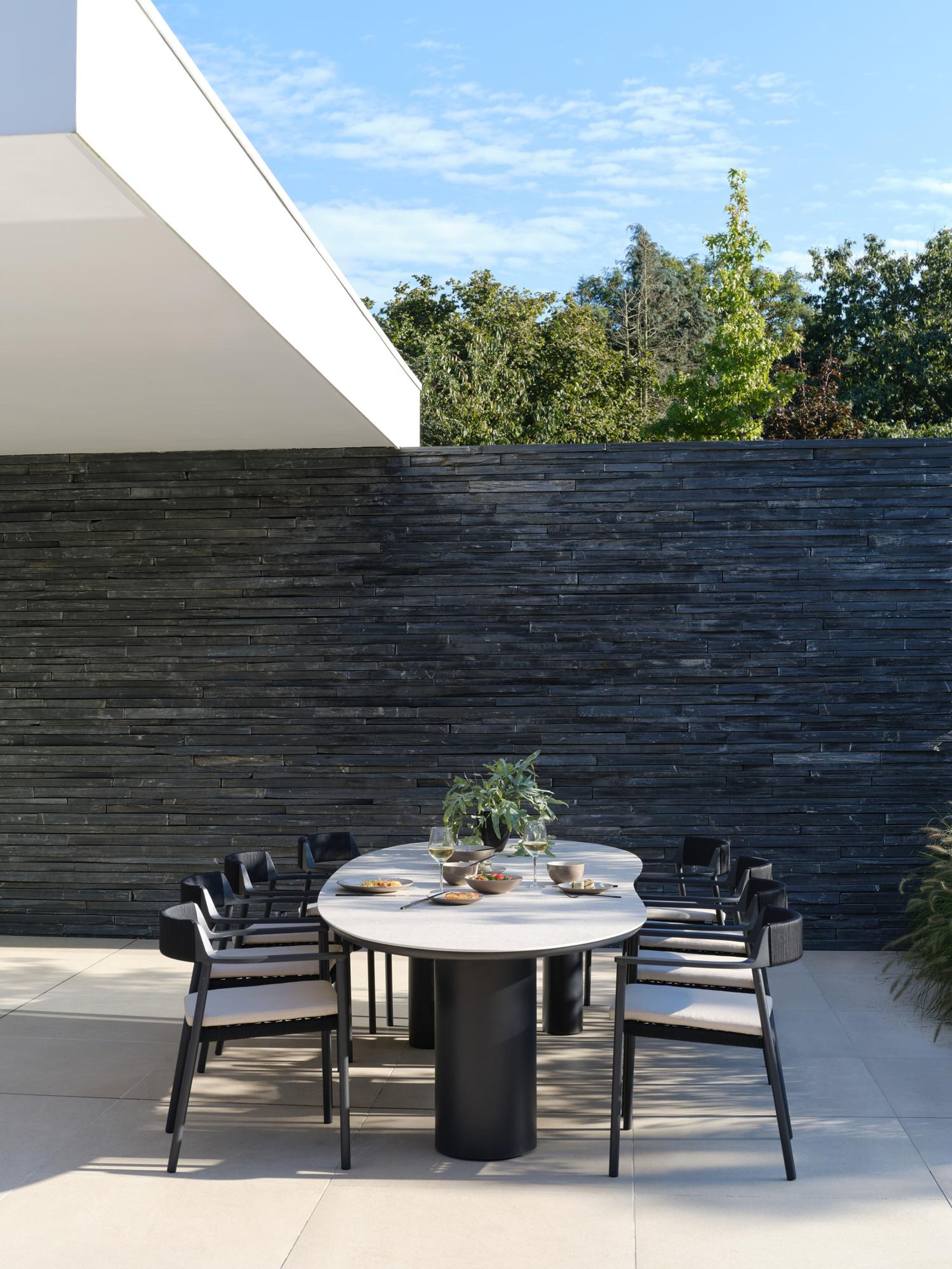 Fiordo tuinstoel in zwart aluminium en zwart vierkant geweven ronde rope 