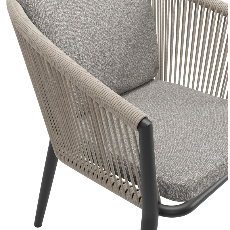 Orso tuinstoel in zwart aluminium en beige verticaal geweven ronde rope met luxe zitkussen in All Weather Sunbrella® Luxe Tundra Charcoal