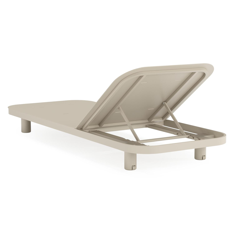 Chaise longue réglable Donato en aluminium beige avec All Weather Sunbrella® luxe savane tornado coussin