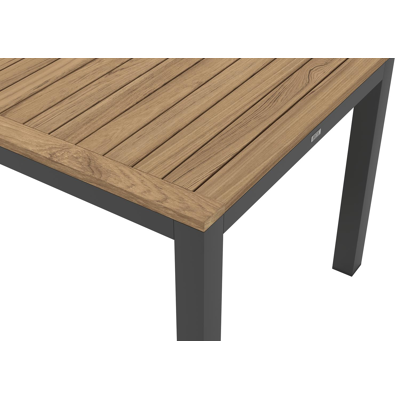 Varese tuinset in zwart aluminium en naturel teak tafelblad met 6 stapelbare Madura tuinstoelen