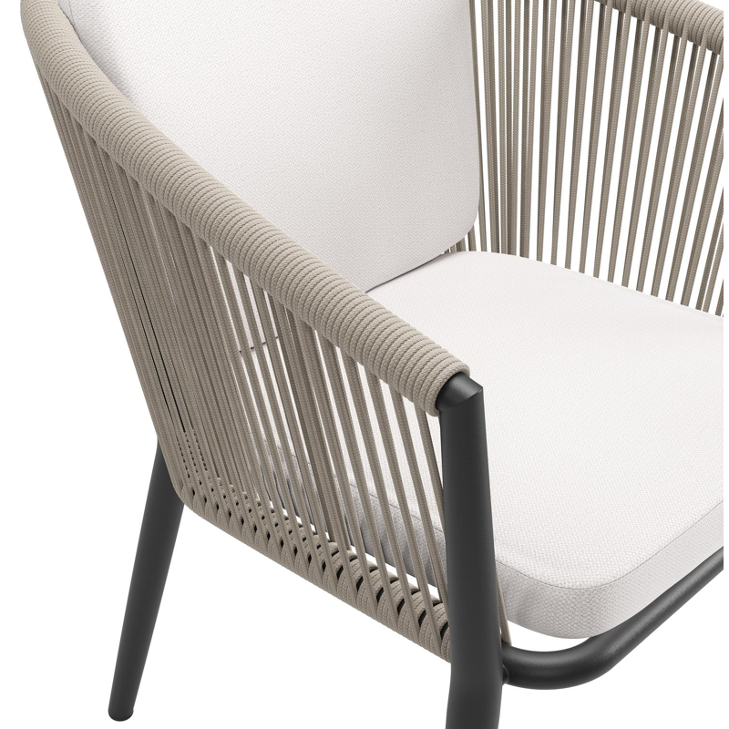 Orso tuinstoel in zwart aluminium en beige verticaal geweven ronde rope met zitkussen in All Weather Sunbrella® Luxe Savane Whisper