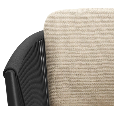 Orso tuinstoel in zwart aluminium en zwart verticaal geweven ronde rope met luxe zitkussen in All Weather Cosytica Althea Chalk