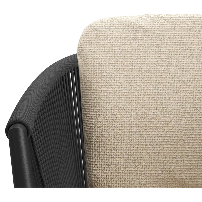 Orso tuinstoel in zwart aluminium en zwart verticaal geweven ronde rope met luxe zitkussen in All Weather Cosytica Althea Chalk